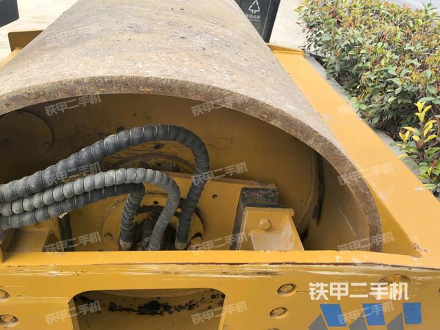 前车架正右侧（压路机前后车架）