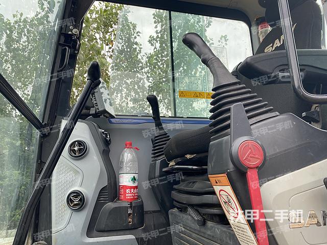 驾驶室整体（整机外观）