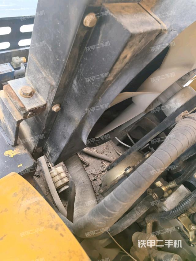 柴油泵全景（压路机发动机舱）