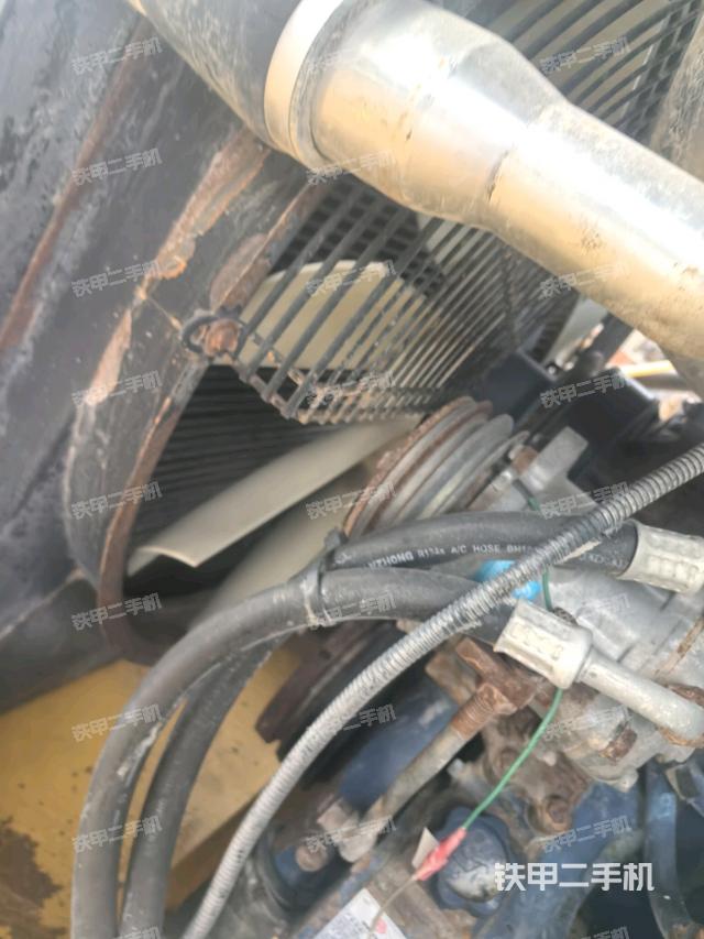 柴油泵全景（压路机发动机舱）