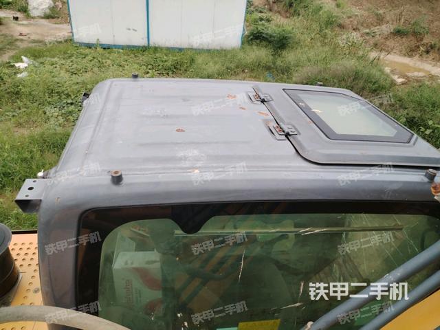 驾驶室顶部（整机外观）