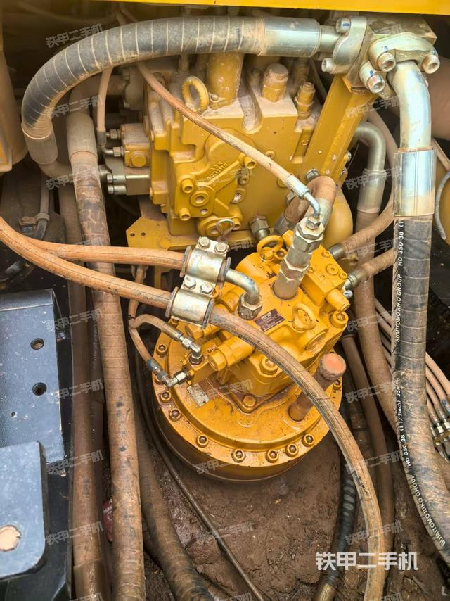 回转马达和主控阀（整机外观）