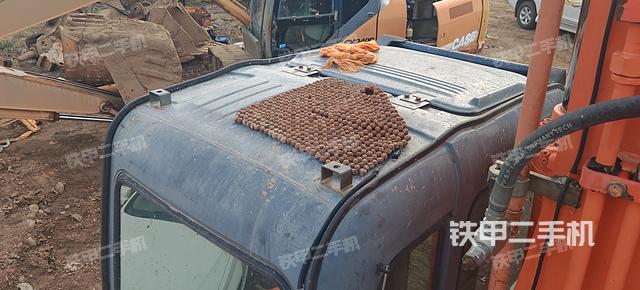 驾驶室顶部（整机外观）