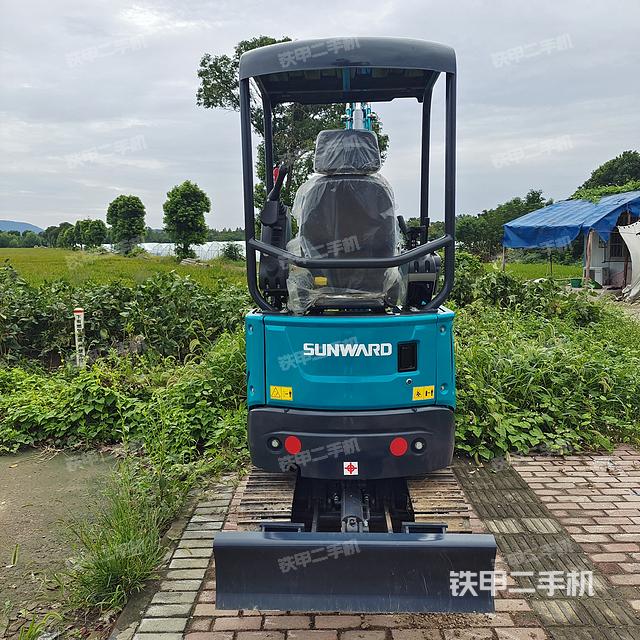 駕駛室頂部（整機(jī)外觀）