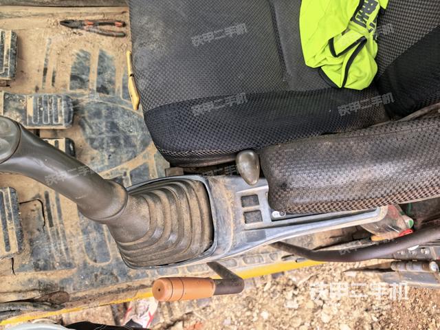 座椅右侧控制台/钥匙门/油门/含右手柄（驾驶室部分）