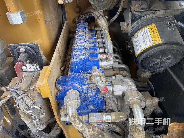 回转马达和主控阀（整机外观）