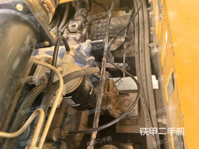 发动机舱液压泵全景（压路机发动机舱）