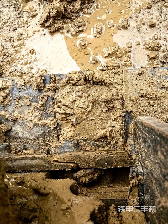 左驅(qū)動(dòng)輪（行走機(jī)構(gòu)）