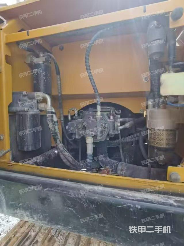 液壓泵艙室正面整體（整機(jī)外觀）