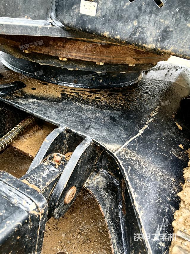 轉(zhuǎn)盤和下車架正前（工作和回轉(zhuǎn)裝置）