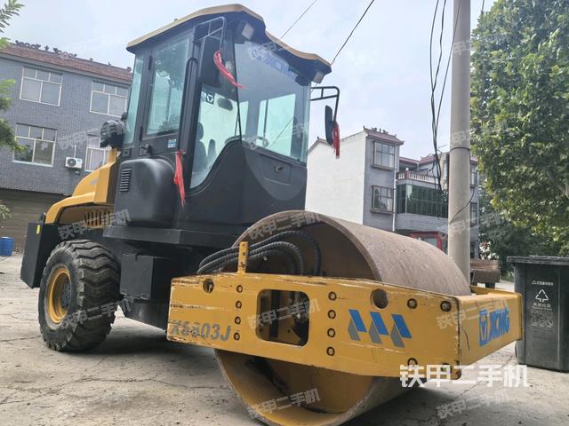 右前45°（压路机整机外观）