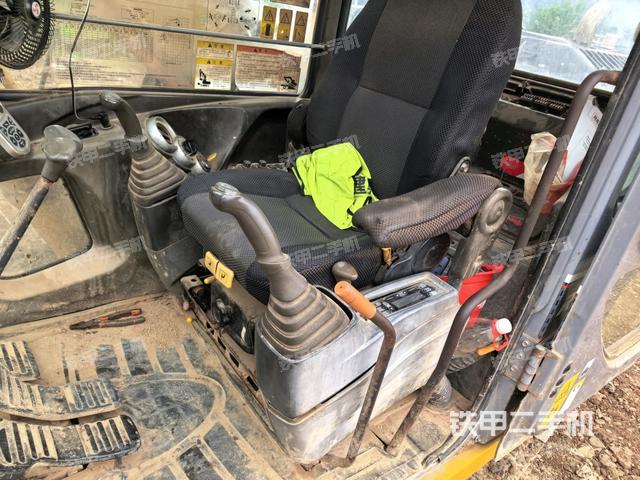 左后方玻璃角标（驾驶室部分）