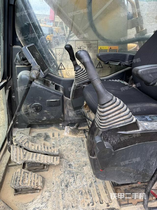 驾驶室整体（整机外观）