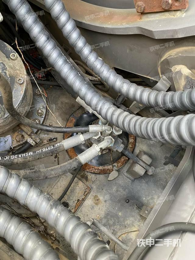 中央回轉(zhuǎn)接頭特寫（上車部件）