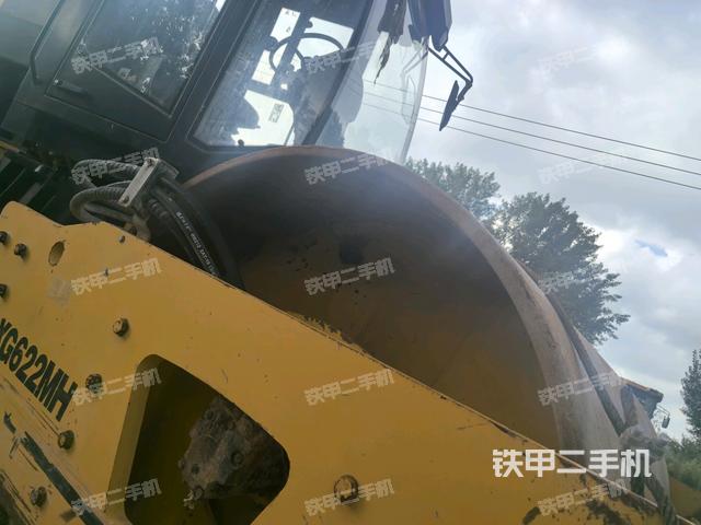 前车架正右侧（压路机前后车架）