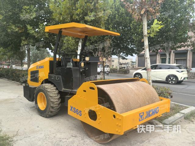 右前45°（压路机整机外观）