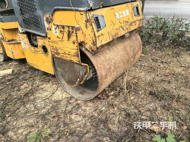 前车架正右侧（压路机前后车架）