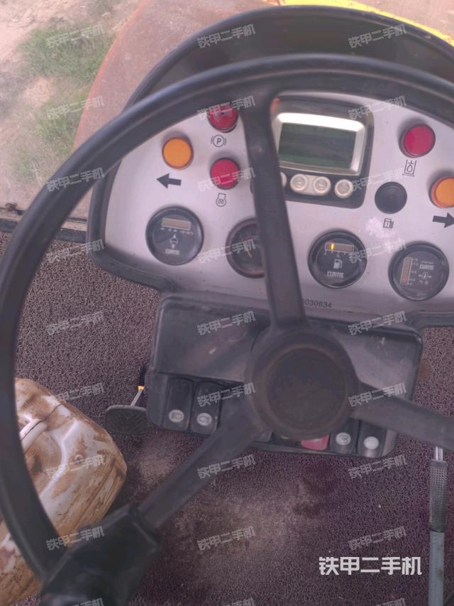 驾驶室侧向上照全景（压路机驾驶室）