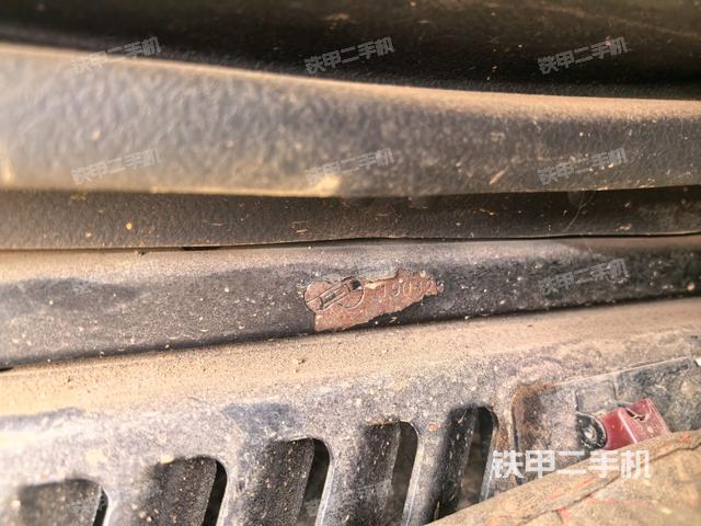 行走控制手柄和踏板?俯拍（駕駛室部分）