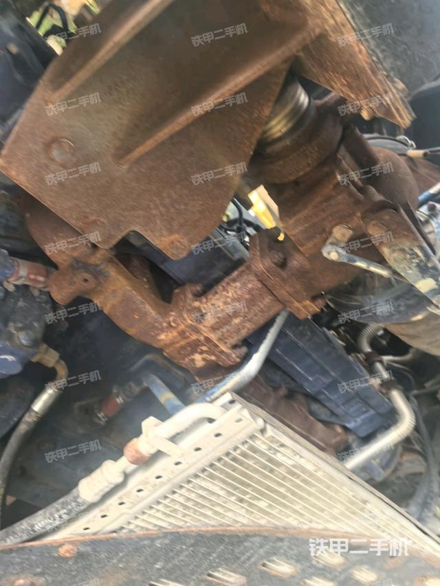 发动机舱液压泵全景（压路机发动机舱）