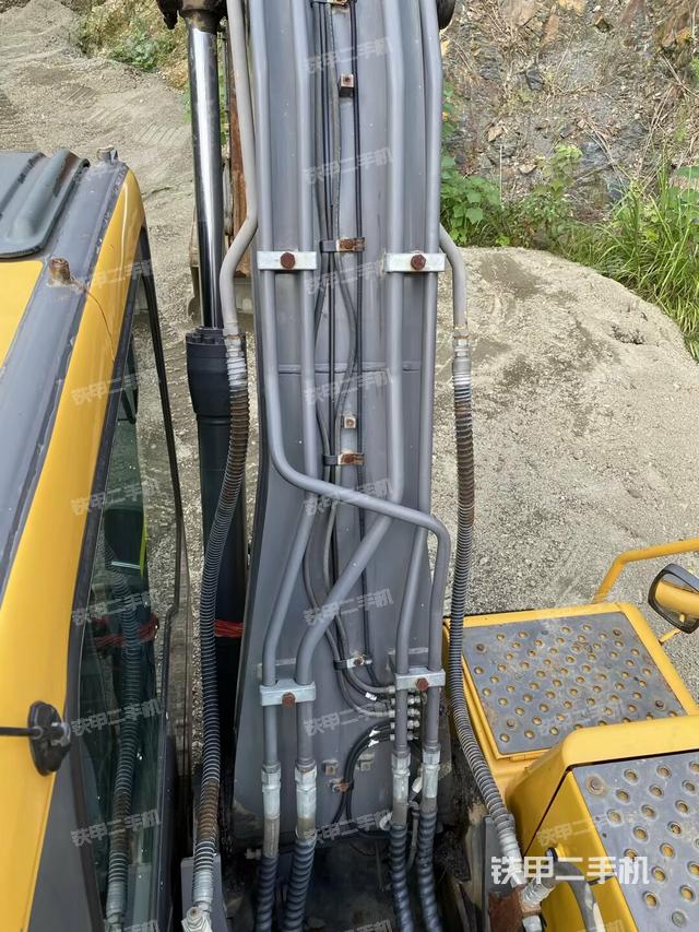 大臂背部俯視（工作和回轉(zhuǎn)裝置）