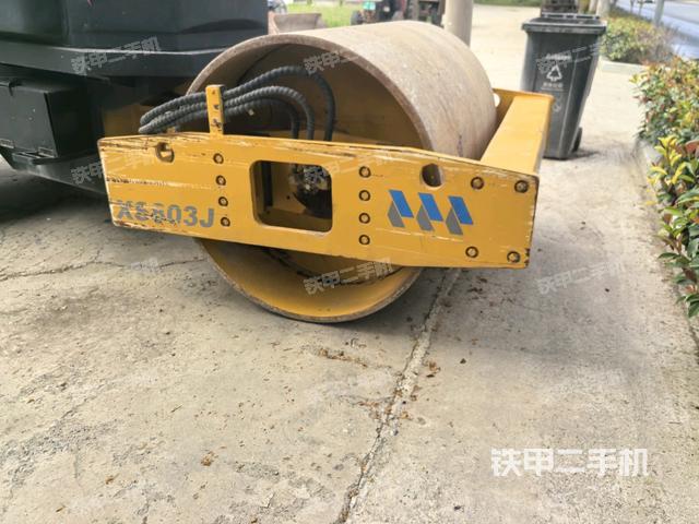 前车架正左侧（压路机前后车架）