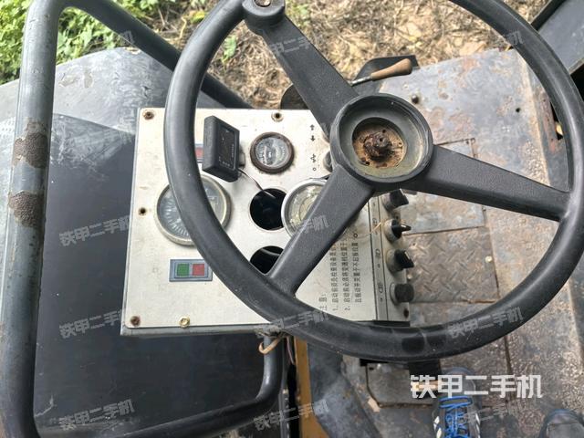 驾驶室侧向上照全景（压路机驾驶室）