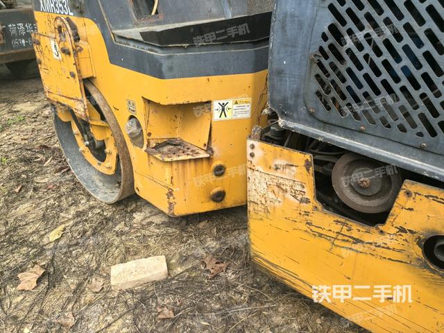 前车架正左侧（压路机前后车架）