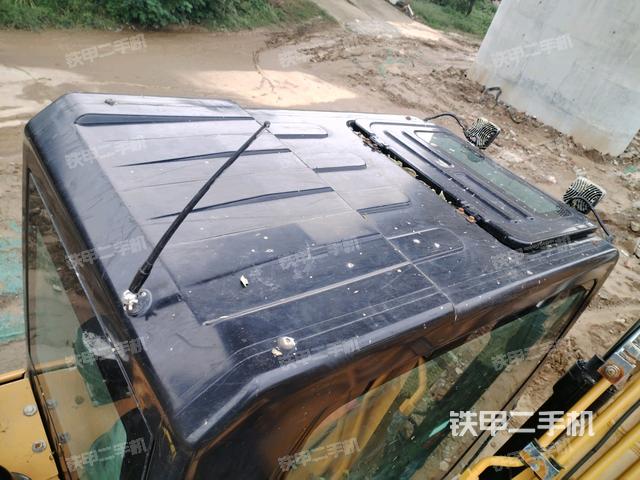 驾驶室顶部（整机外观）