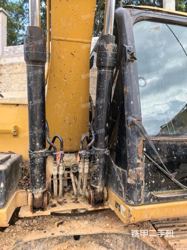 大臂油缸整體?豎拍（工作和回轉(zhuǎn)裝置）