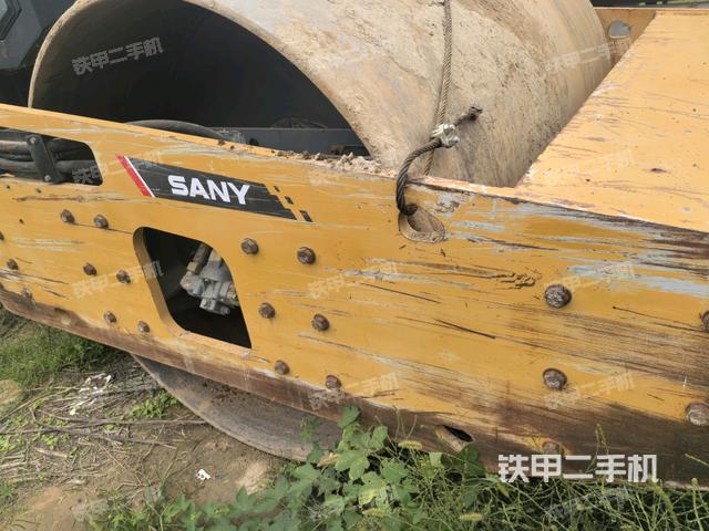 前車架正左側(cè)（壓路機前后車架）