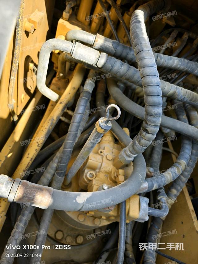 回转马达和主控阀（整机外观）