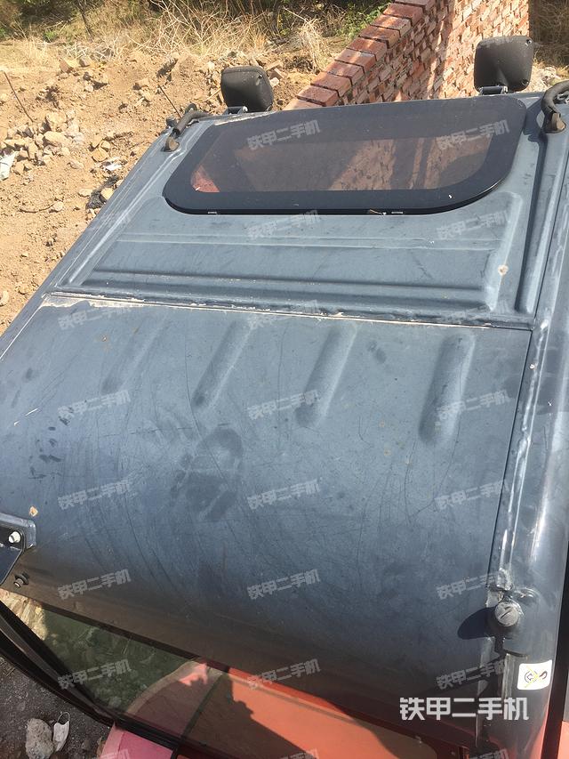 駕駛室頂部（整機外觀）