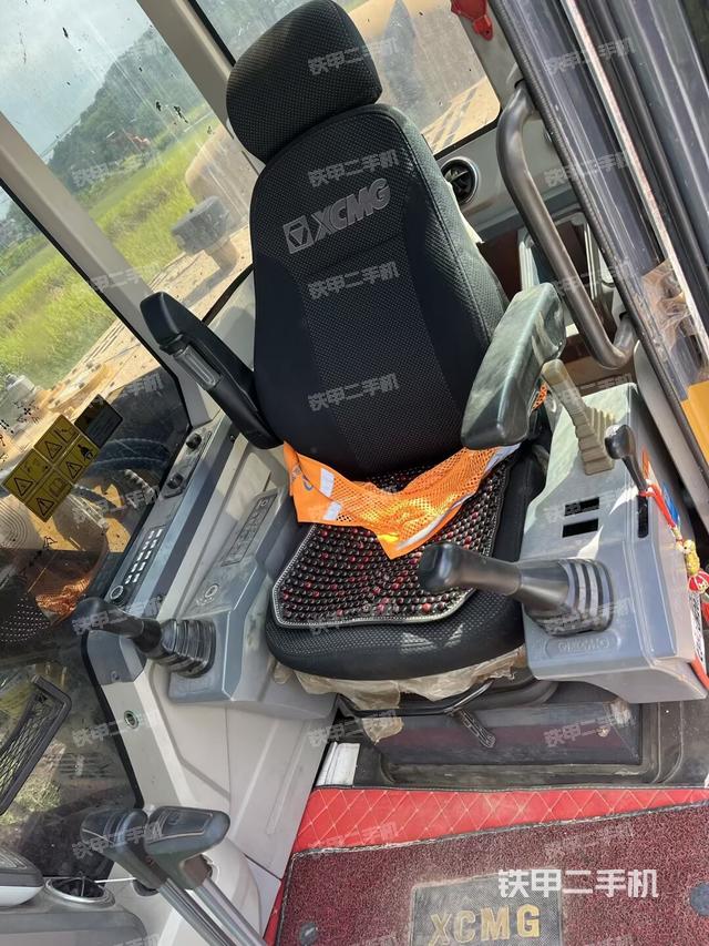 驾驶室整体（整机外观）