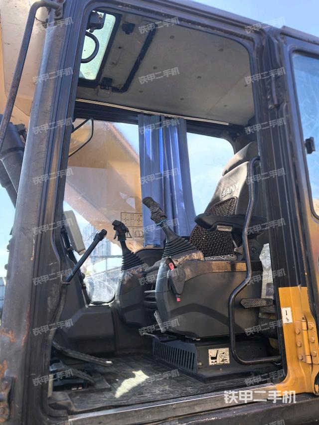 驾驶室整体（整机外观）