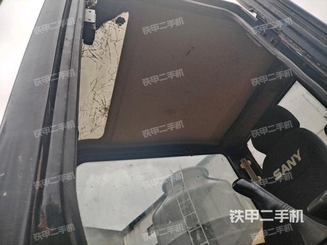 驾驶室顶部（整机外观）