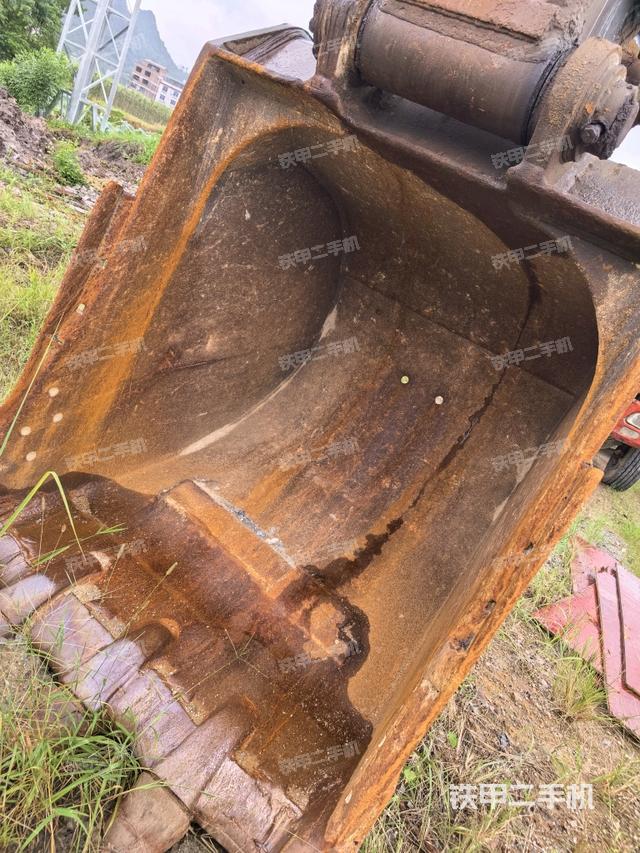 轉(zhuǎn)盤和下車架正前（工作和回轉(zhuǎn)裝置）