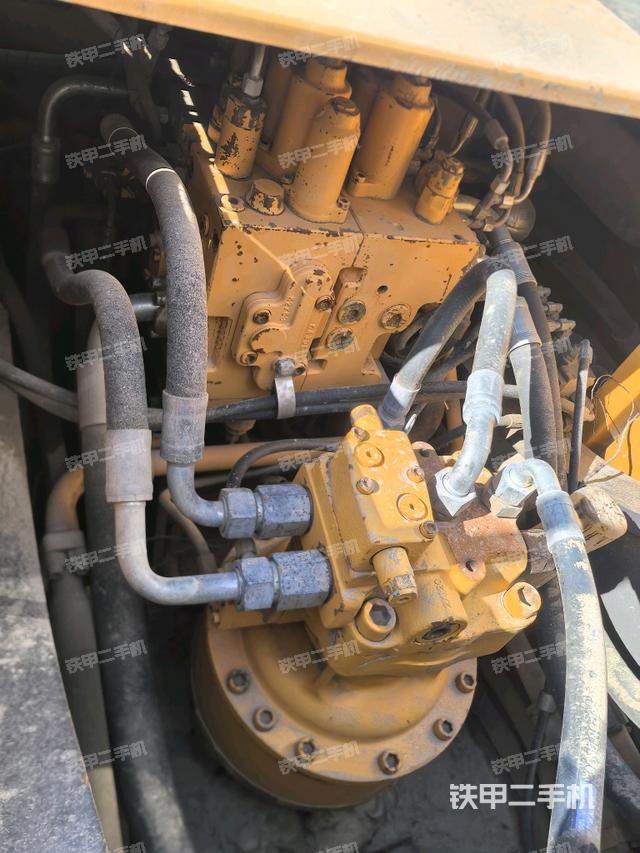 回转马达和主控阀（整机外观）