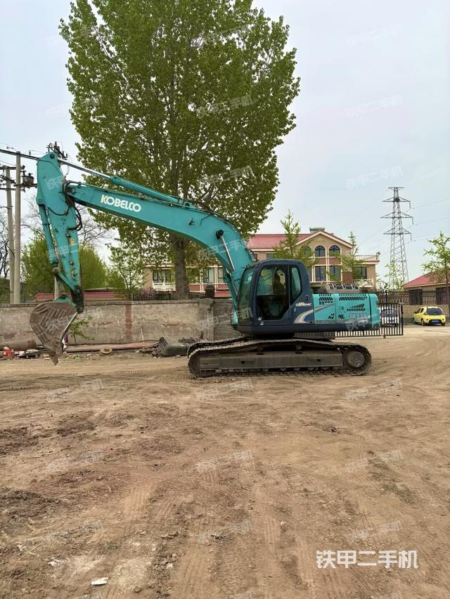 神鋼SK260LC-8挖掘機(jī)