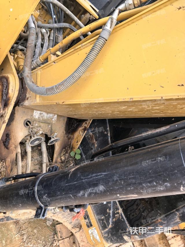 大臂背部俯視（工作和回轉(zhuǎn)裝置）