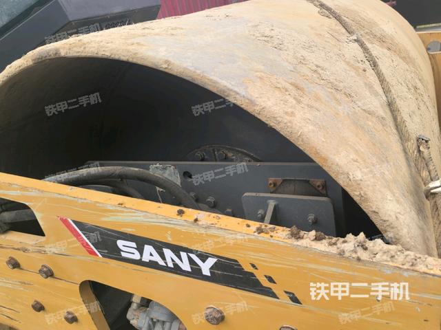 前車架正右側(cè)（壓路機前后車架）