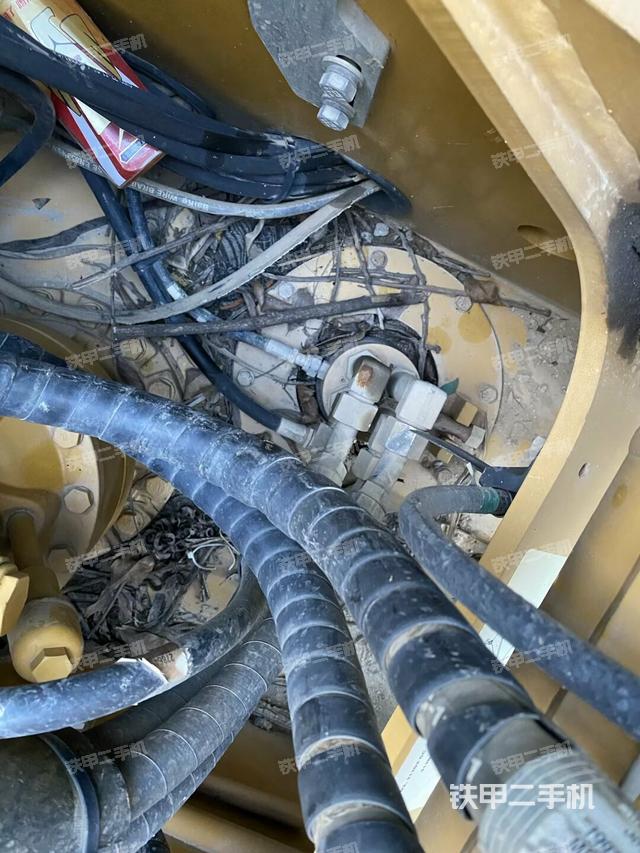 中央回轉(zhuǎn)接頭特寫（上車部件）