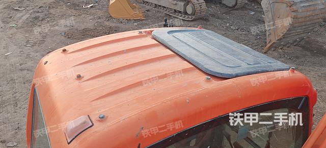 驾驶室顶部（整机外观）