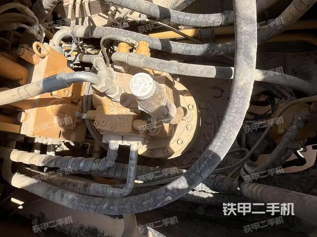 回转马达和主控阀（整机外观）