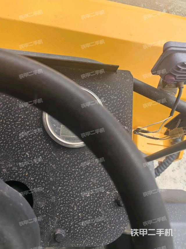 仪表盘全景（压路机驾驶室）