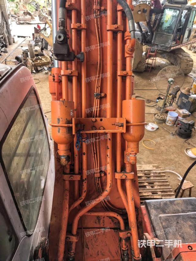 轉(zhuǎn)盤和下車架正前（工作和回轉(zhuǎn)裝置）