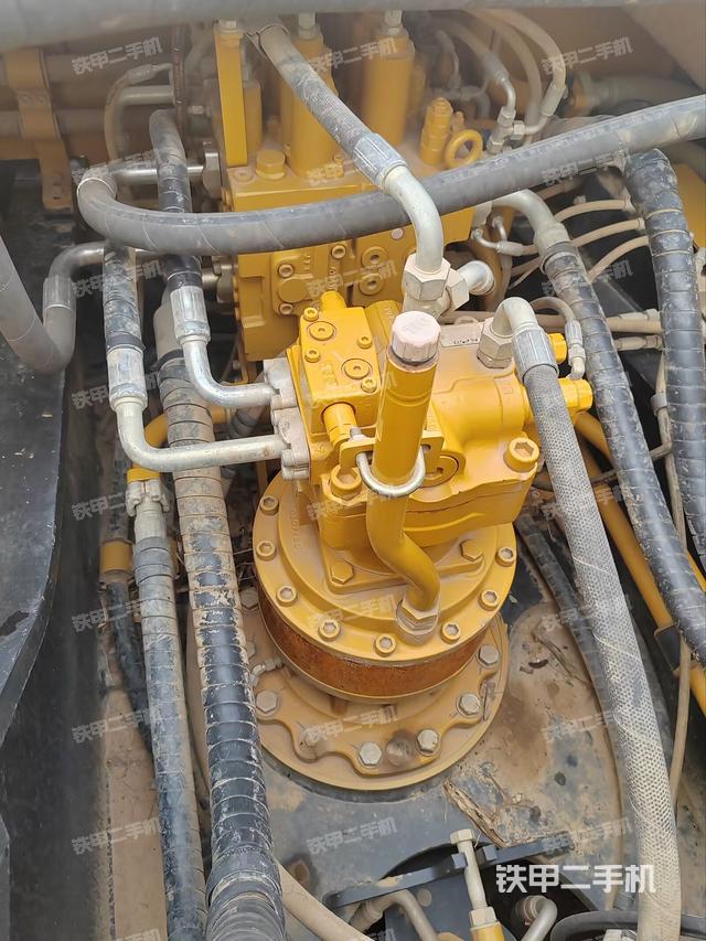 回转马达和主控阀（整机外观）