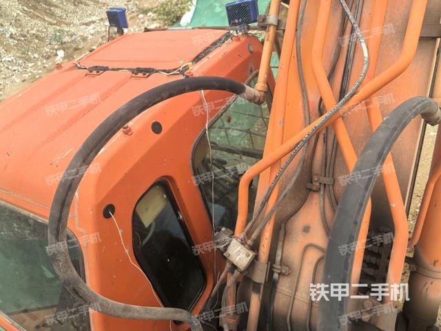 駕駛室頂部（整機外觀）