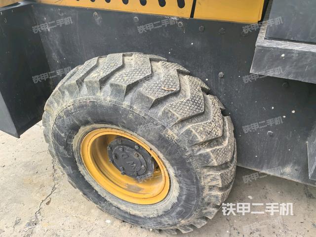 前轮左侧减震块连接及部件（压路机前后车架）