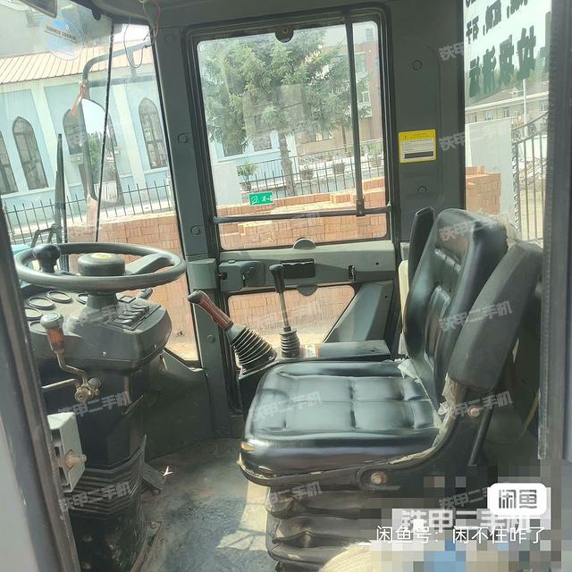 駕駛室操作臺(tái)（整機(jī)外觀及大件）